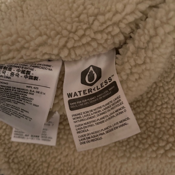 Levi’s denim fleece lined size small jacket - Picture 5 of 6